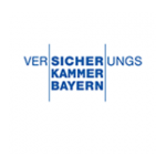 Logo der Versicherungskammer Bayern auf weißem Grund